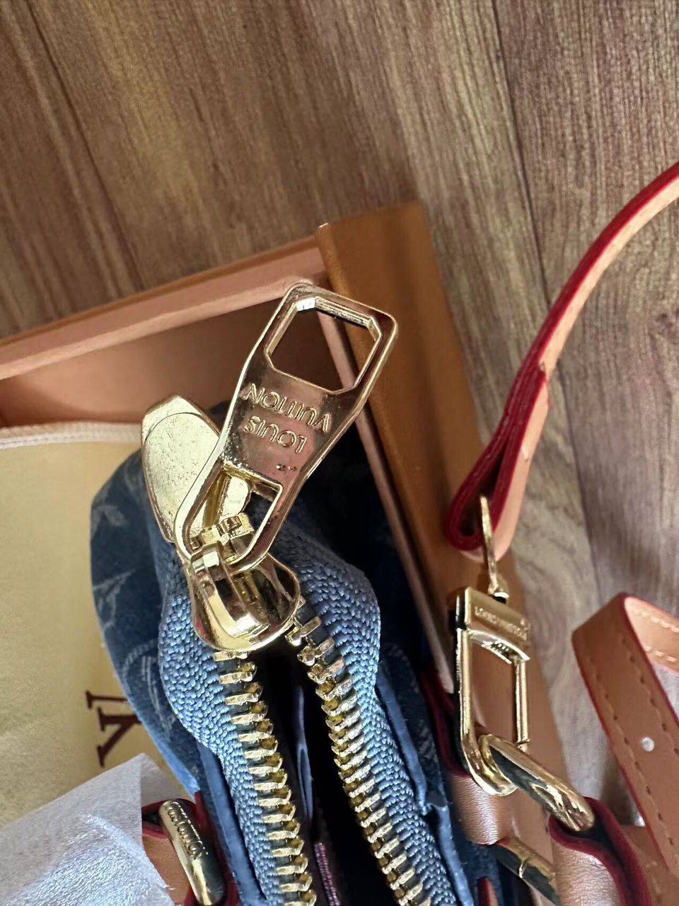 LV jean
85 dhs✅

with box
🎁🎁🎁

Zain42
♥️♥️♥️