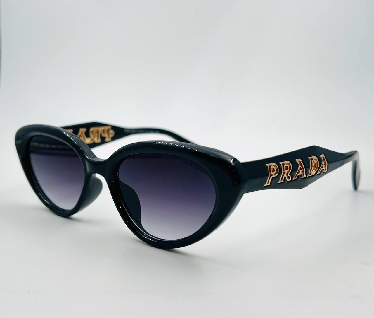 PRADA 💥 Gucci 💥 
Sunglasses 🕶️ 
Good quality 💯 
Master box 🗃️ 
50 dhs❣️

Zain273
♥️♥️♥️