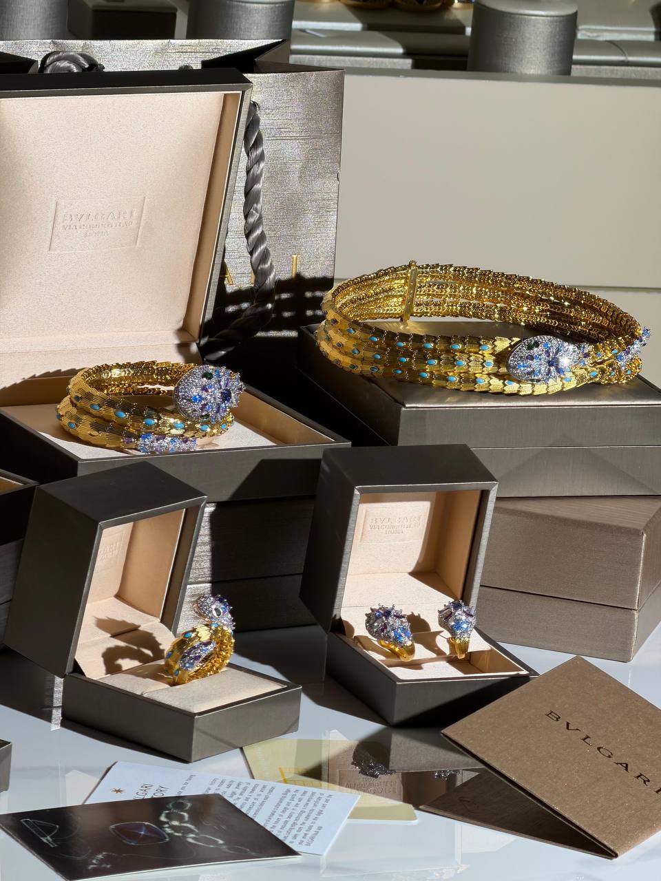 Bvlgari
  Snake New Collection 😍
Quality: Super Master 
* ⁠Choker
* ⁠Earring 
* ⁠Ring
* ⁠Bracelet
For Price 👇 WhatsApp✅
0568585901 
0507557372
0552275751 Owner Zain 👌

Zain268
♥️♥️♥️