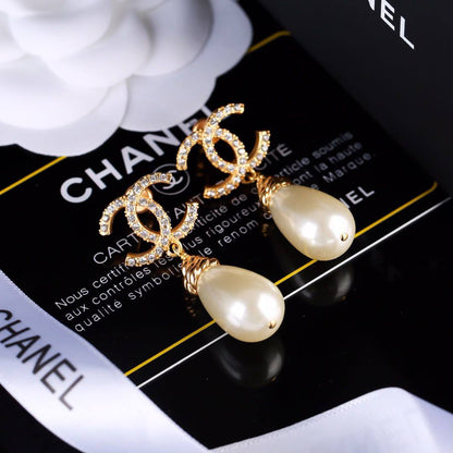 Chanel earrings
Master quality 

*60* AED normal box 📦

Zain48
♥️♥️♥️
