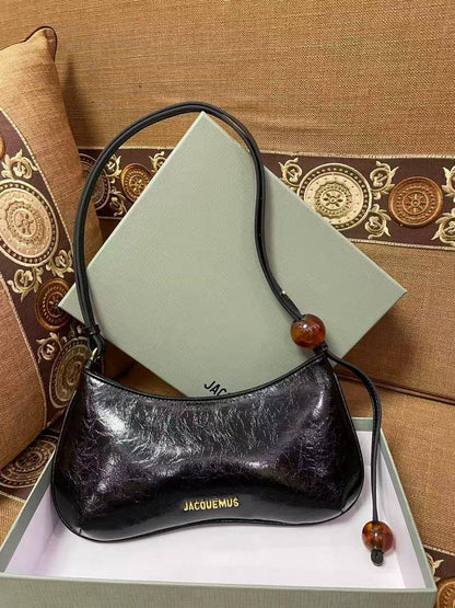 Fendi

100 dhs🇦🇪

with box

Zain26
♥️♥️♥️