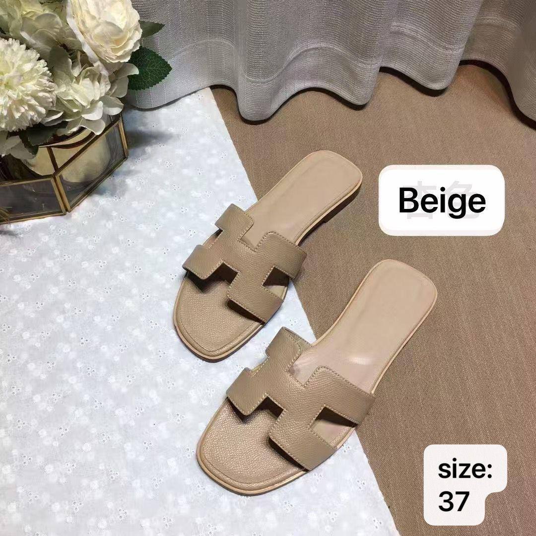 🎉Discount 💗 Dior / Hermes slipper
Limit Stock ⛔️
Size : 37-40 
70 dhs🪙💕
with box +🎁

Zain115
♥️♥️♥️
