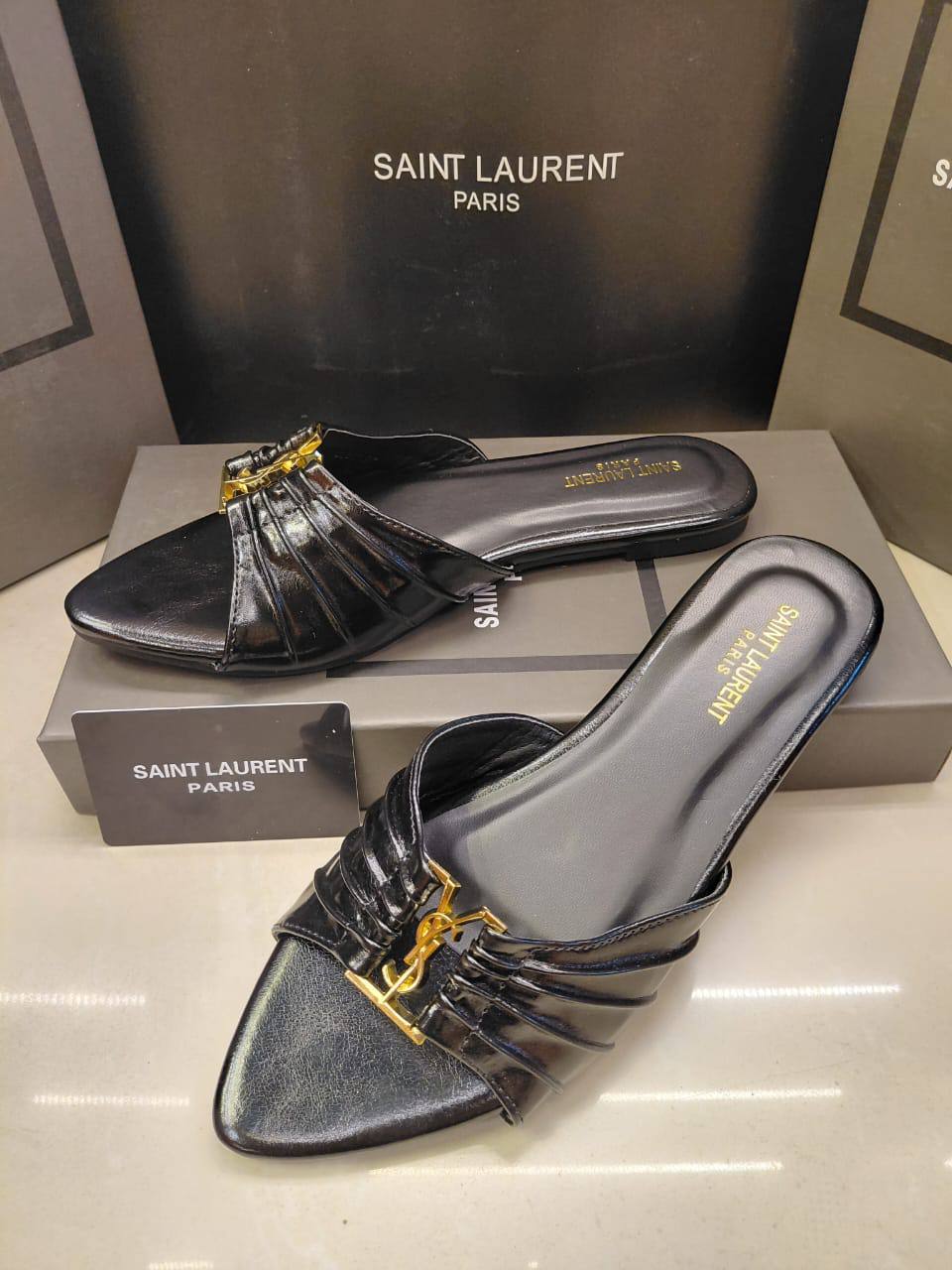 YSL Slipper,High Quality 
New Arrived 
Size 36 To 41
100 dhs🇦🇪🇦🇪

Zain120
♥️♥️♥️
