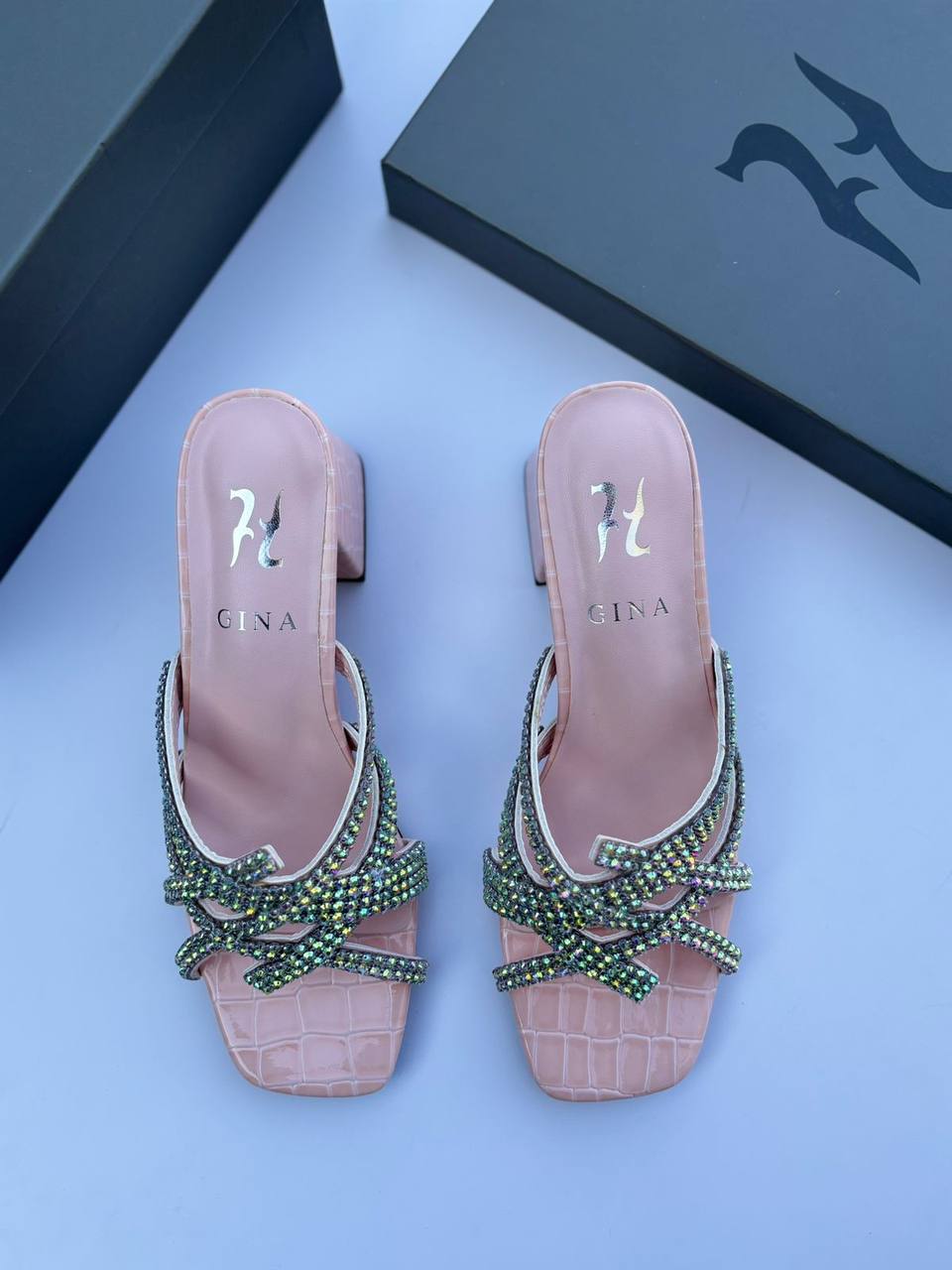 Gina 
120 dhs🪙🌺 
Size 36-42

Zain30
♥️♥️♥️