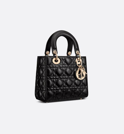 Dior
Best quality

With box’s
🎁🎁🎁

115 dhs💓
size 20cm

Zain158
♥️♥️♥️