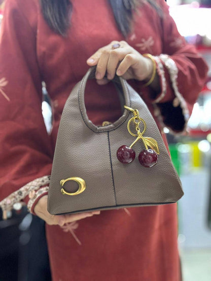 ❤️ Coach Lana
1⃣️ First quality +🎁
Size: 23 *16 cm

90 dhs🌺

with box🎁

Zain115
♥️♥️♥️