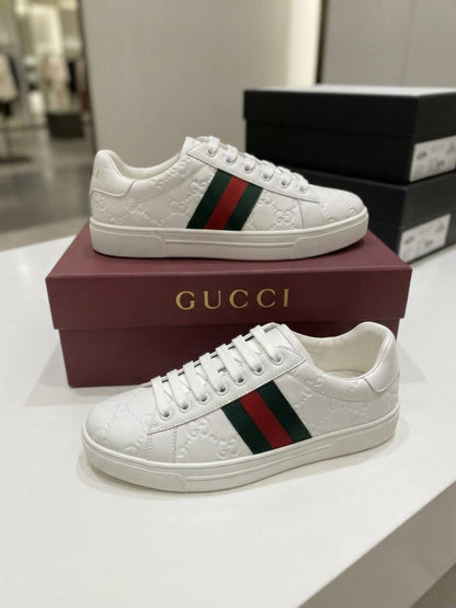 Gucci

 Lady shoes 

Withbox & paper bag 

120 dhs🇦🇪🇦🇪

Zain40
♥️♥️♥️