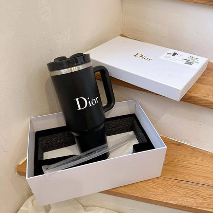 Brand Coffee vacuum Cup 
Good quality ＋🎁
Size ： 27 * 10 cm
65 dhs✅

with box

Zain115
♥️♥️♥️