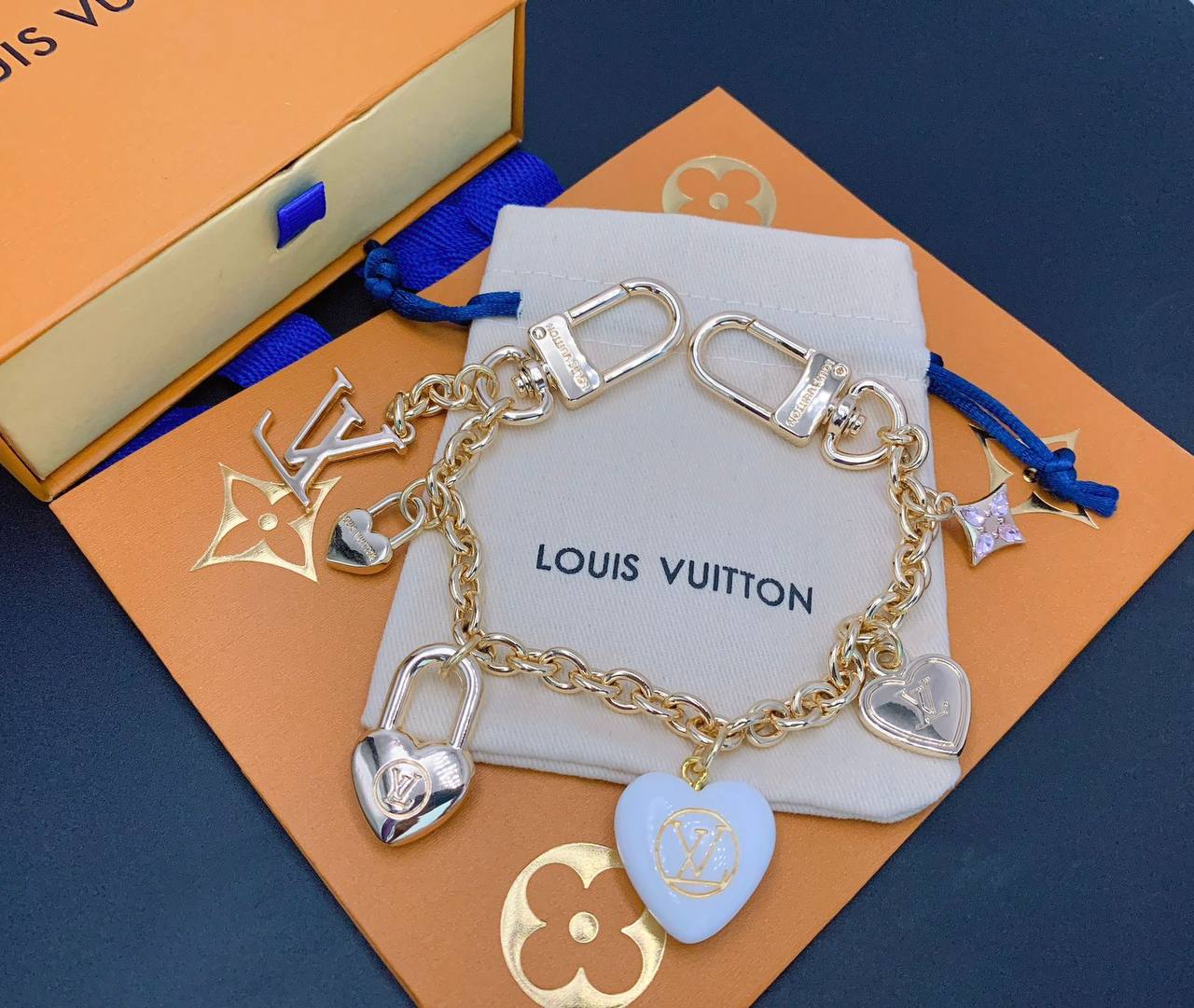 APM ✨💫
NECKLACE
EARRINGS
RING
BANGLE
230 dhs✅ SET
 WITH GOOD BOX AND PAPER BAG🛍️🎁

Zain89
♥️♥️♥️