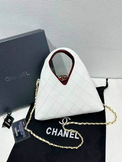 Chanel

withbox 
130 dhs🇦🇪🇦🇪

Zain143
♥️♥️♥️