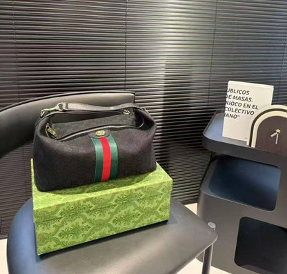 GUCCI 
COPY ONE 
WITH BOX 
140 dhs✅

Zain295
♥️♥️♥️