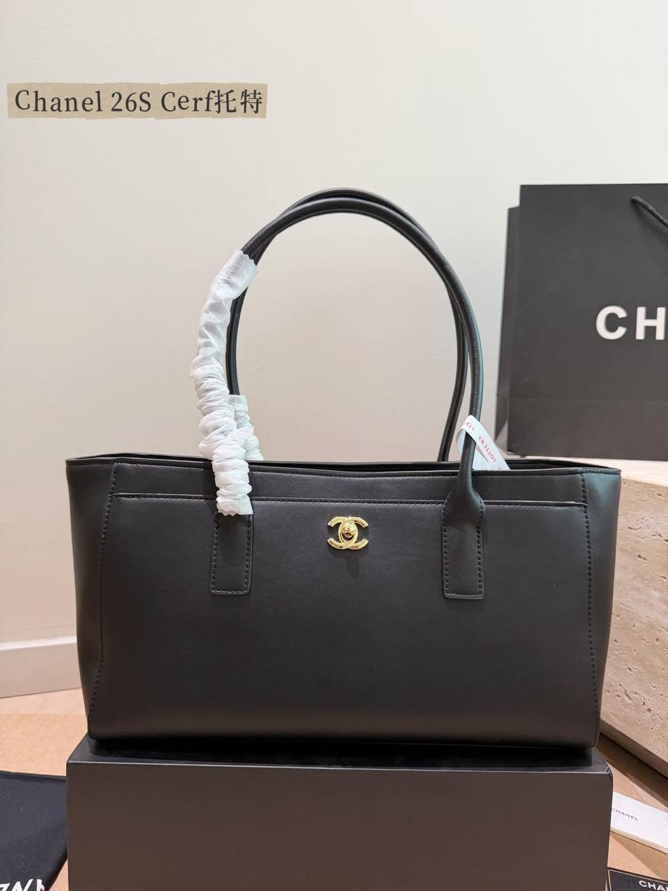 Chanel
Copy one 
with box 
280 dhs🇦🇪🇦🇪

Zain137
♥️♥️♥️