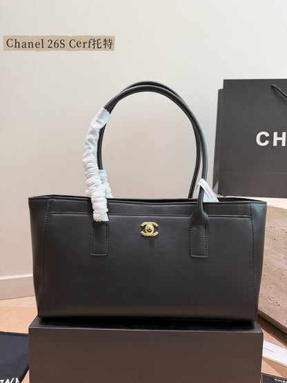 Chanel
Copy one 
with box 
280 dhs🇦🇪🇦🇪

Zain137
♥️♥️♥️