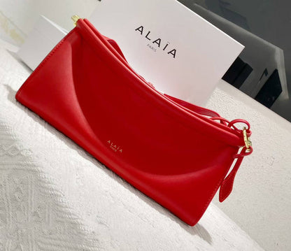 ALAIA 

COPY ONE NEW CAME 

WITH BOX 
🎁🎁🎁

130 dhs✅

Zain39
♥️♥️♥️