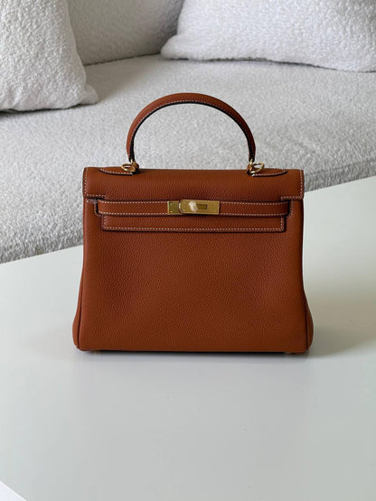 Hermes kelly togo 28cm💕
master quality😍

with box❤️
🎁🎁🎁

400 dhs🪙💕

Zain52
♥️♥️♥️