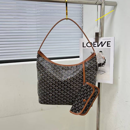 Goyard
Size : 36x31x12cm

70 dhs💓

Zain232
♥️♥️♥️