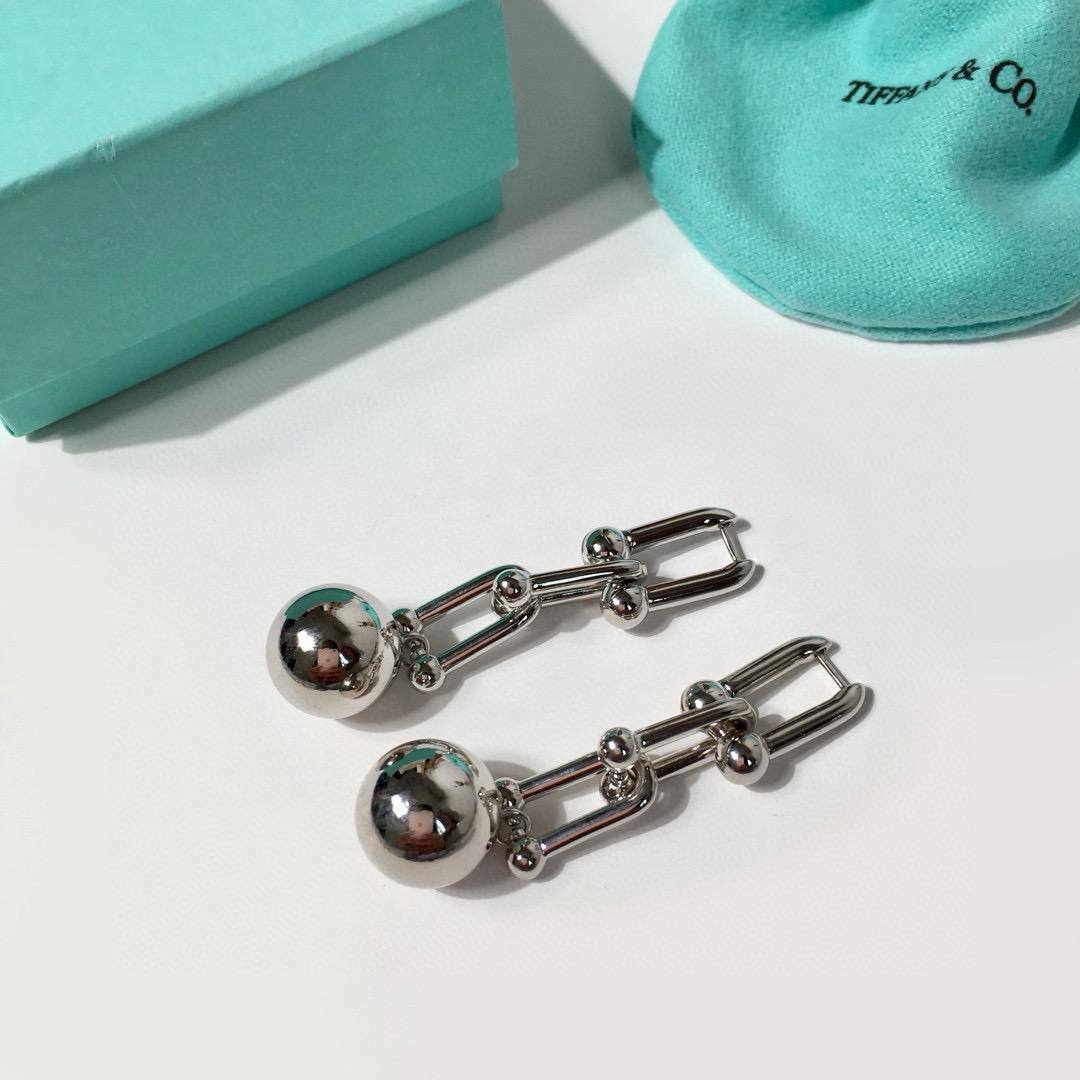 Tiffany  🦋*
Necklace ❤️‍🔥
Earring ❤️
Master quality 💯
With normal boxes 📦 
150 dhs🪙💕
With master box 🗃️ 
190 dhs🪙💕

Zain216
♥️♥️♥️