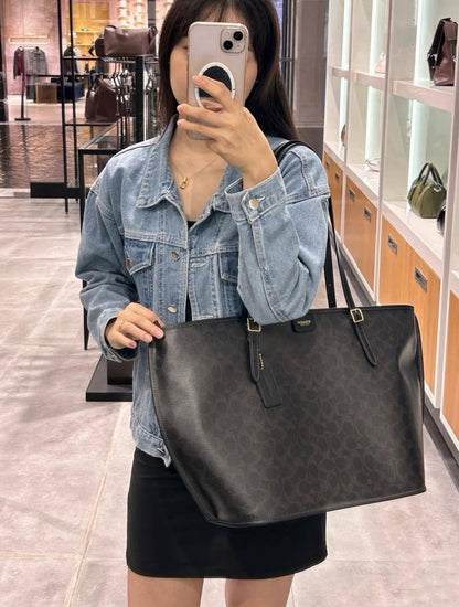 COACH 
HIGH QUALITY 
120 dhs🇦🇪🇦🇪
Size:50cm

Zain295
♥️♥️♥️