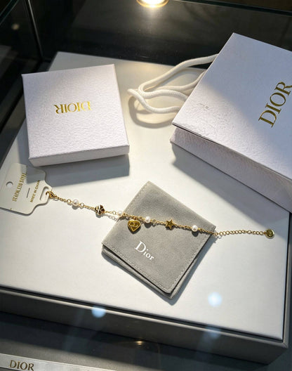 Stainless steel 💥 Non tarnish 💯 Bracelet 🍁

 With black boxes 🗃️

 20 dhs🇦🇪🇦🇪

 With normal boxes 📦 And paper bag🛍️ 

30 dhs🇦🇪🇦🇪

Zain216
♥️♥️♥️