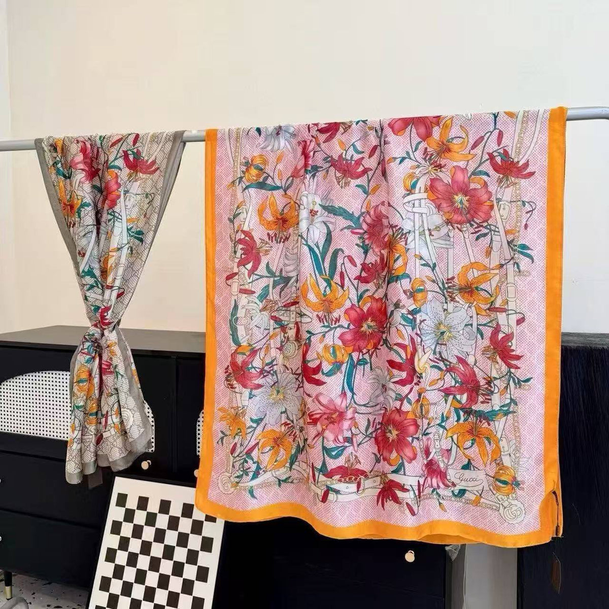 Silk scarf 

40 dhs🇦🇪  
no box

60 dhs🇦🇪 with box

Zain93
♥️♥️♥️