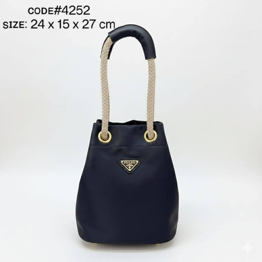 PRADA ᴍᴀʀɪɴᴇʀ
ʀᴇ- ɴʏʟᴏɴ ʙᴜᴄᴋᴇᴛ ʙᴀɢ
ᴡɪᴛʜ ʀᴏᴘᴇ ʜᴀɴᴅʟᴇ sᴛʀᴀᴘ
ɢᴏʟᴅ ʜᴀʀᴅᴡᴀʀᴇ
sɪᴢᴇ: 24 cm

75 dhs✅

Zain31
♥️♥️♥️
