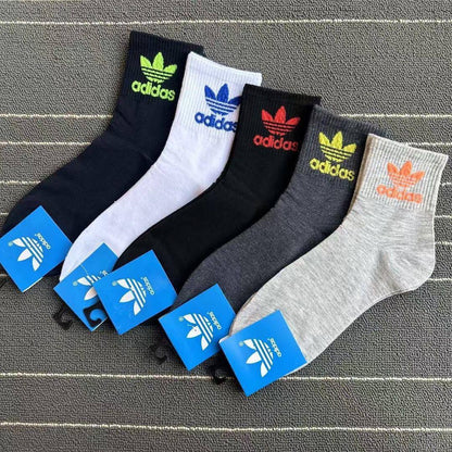 Now available 
M socks 🧦 
10 pairs 
35 dhs🪙💚

Zain138
♥️♥️♥️