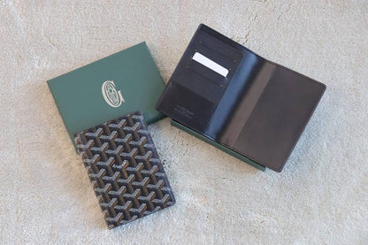 LV - Goyard
Wallets
 master 
passport holder
95 dhs✅

Zain33
♥️♥️♥️