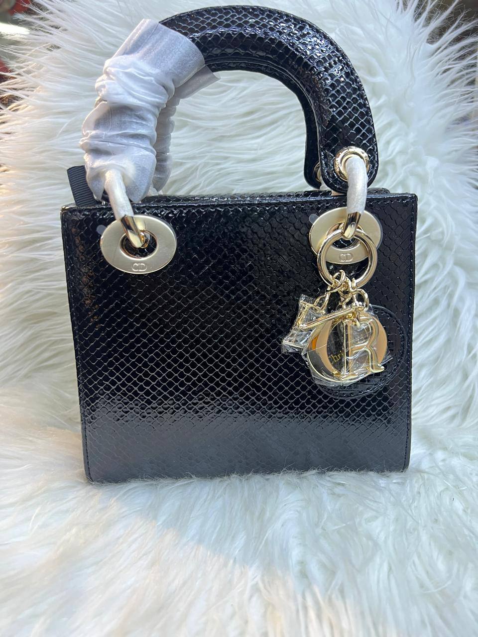 LADY DIOR
Master quality
17cm 

with box
🎁🎁🎁
260 dhs✅

Zain95
♥️♥️♥️