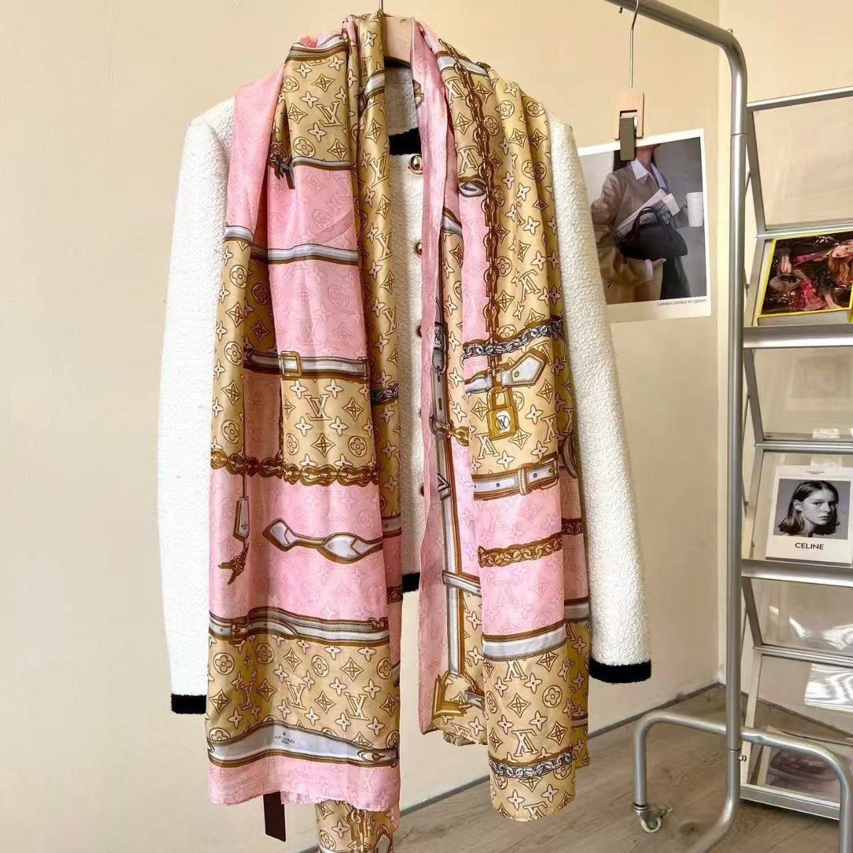 Scarfs 
new came 
high quality 

Size : 180cm*90cm

50 dhs🇦🇪🇦🇪

Zain295
♥️♥️♥️