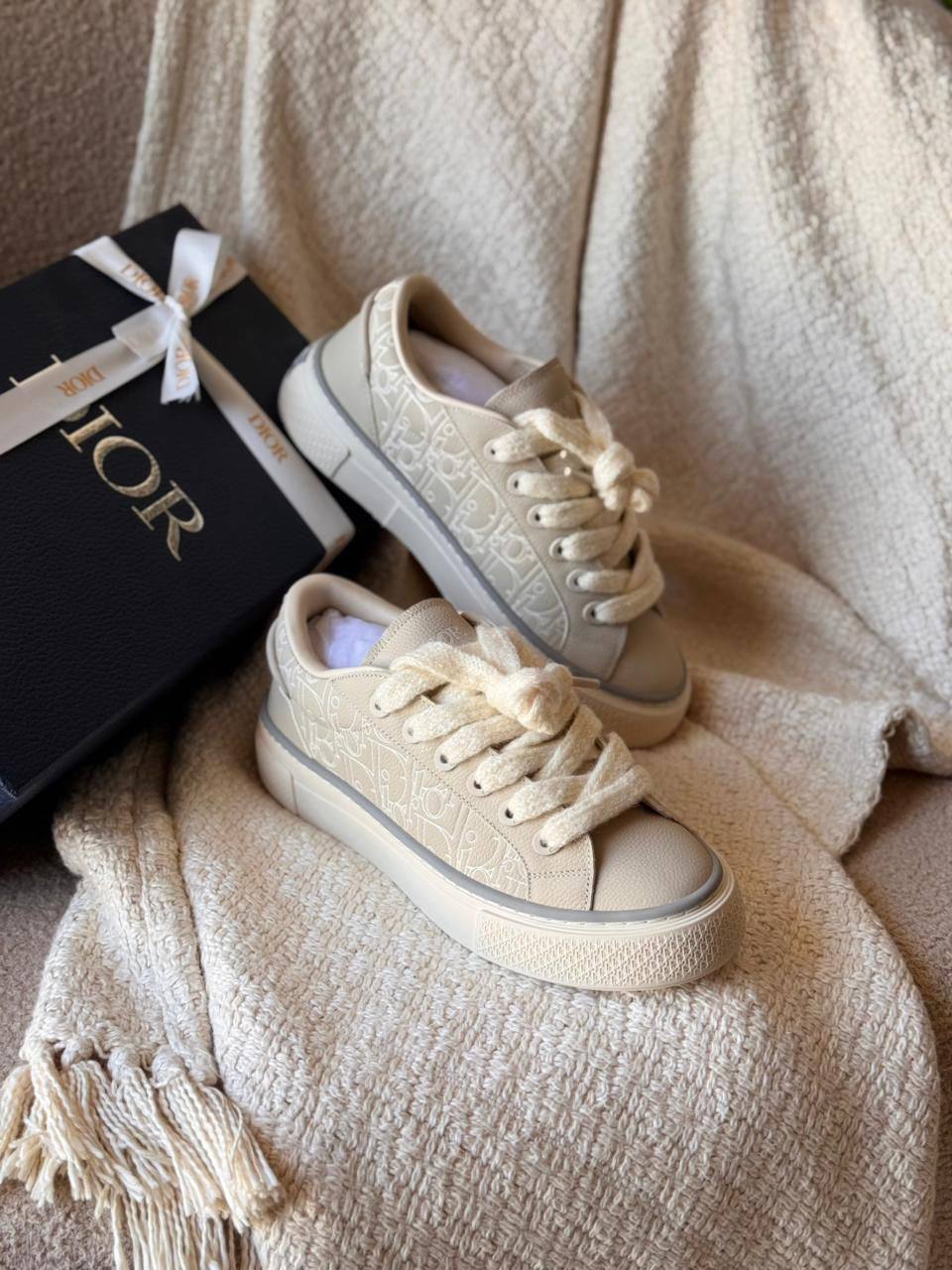 *Christian Dior B33*
*AAA quality*
*size:40 to 46* 
470 dhs🪙🌨️

Zain185
♥️♥️♥️