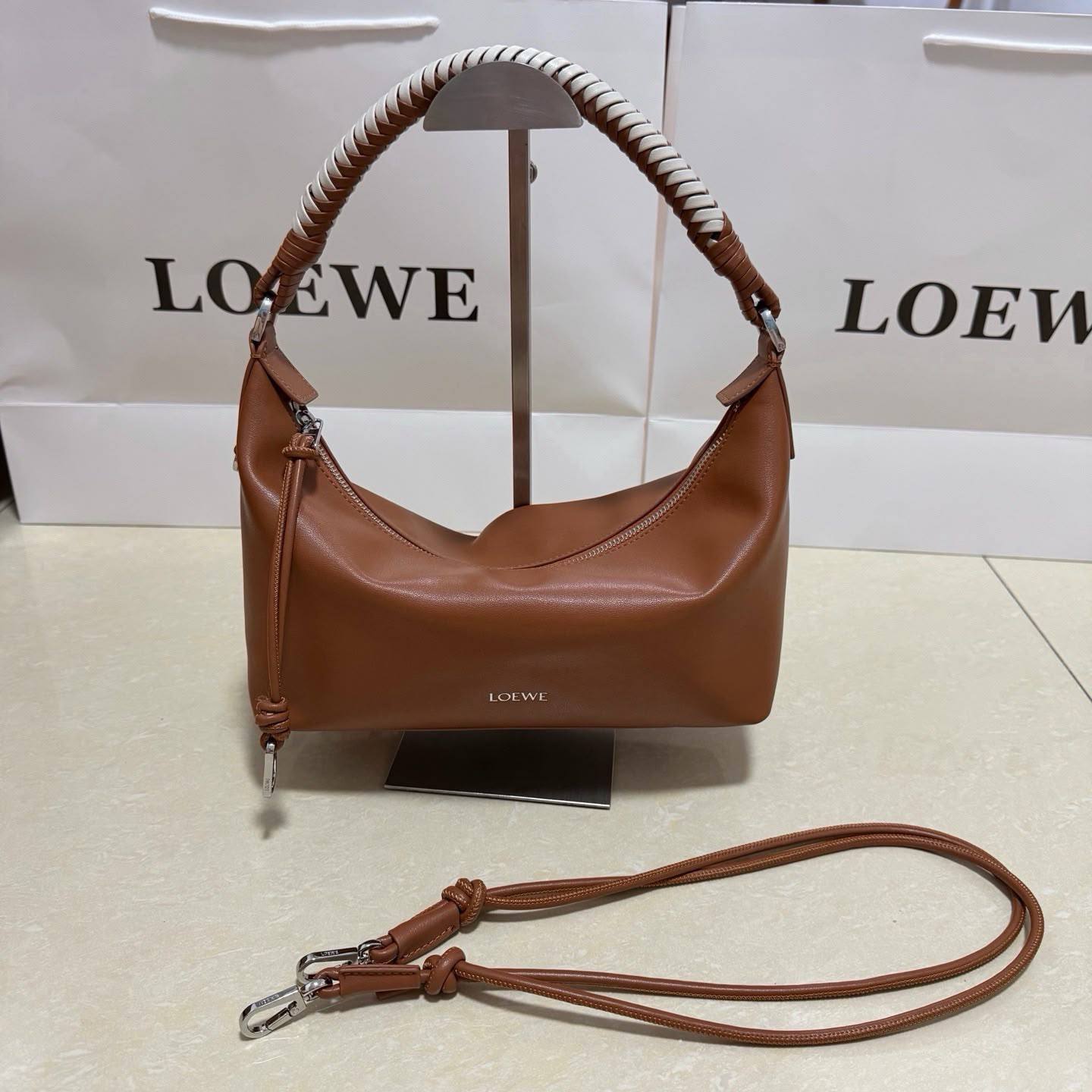 Loewe 
Master✅✅
300 dhs🇦🇪🇦🇪
#26cm🥰🥰

Zain228
♥️♥️♥️