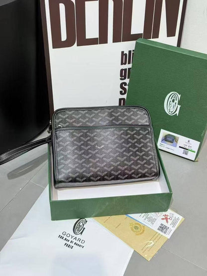 🌈 Goyard Clutch
1️⃣ First quality +🎁
Size : 25 * 21 cm
80 dhs❤️
with box 🎁

Zain115
♥️♥️♥️