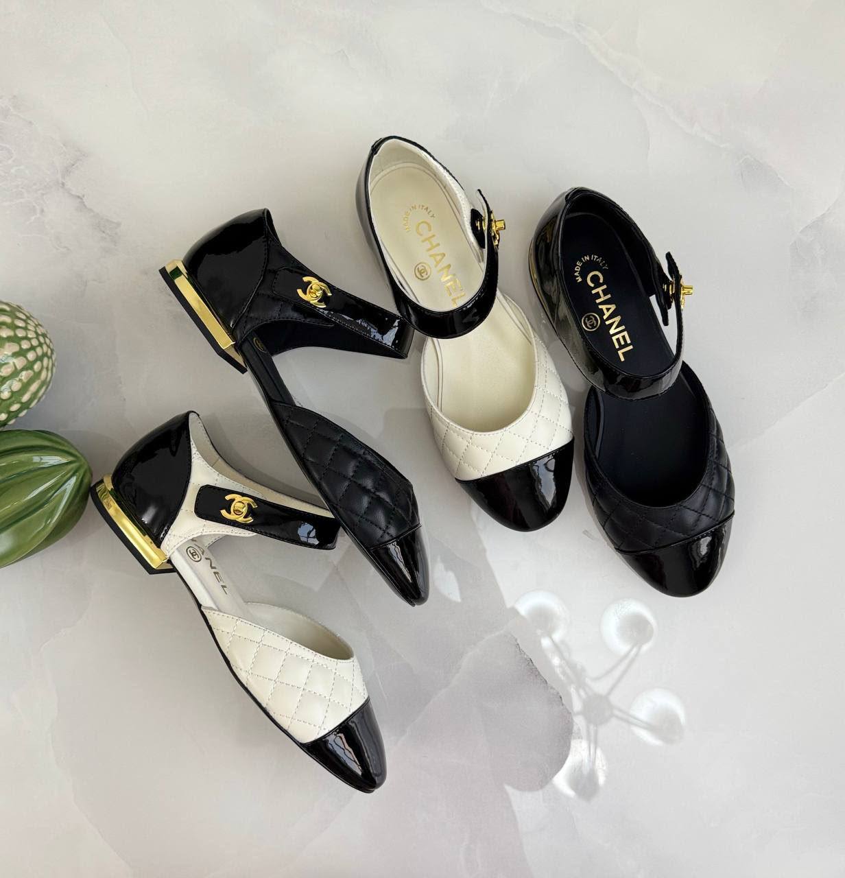 Chanel 
Vip quality 
Size:36 to 41
450 dhs🇦🇪

Zain113
♥️♥️♥️