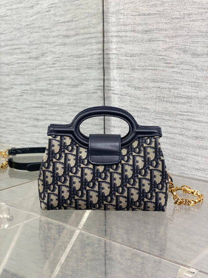 Dior Jolie Top Handle Mini Bag✅*
*Size 18 cm*
*Super Master*
For Price 👇 WTSP Text Zain 0568585901

Zain274
♥️♥️♥️