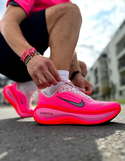 Nike Vomero Plus
Hyper Pink Bright Crimson，
size 36-42 ，

250 dhs✅

Zain18
♥️♥️♥️