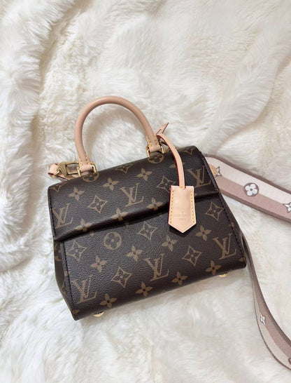 LV

105 dhs🇦🇪🇦🇪🇦🇪

High-quality 

with box
Zain35
♥️♥️♥️
