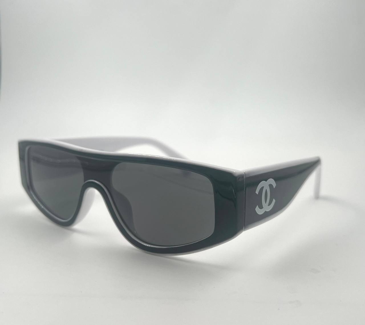 CHANEL
Sunglasses 🕶️ 
good quality 💯
With master box 🗃️ 
50 dhs🪙🌨️

Zain273
♥️♥️♥️
