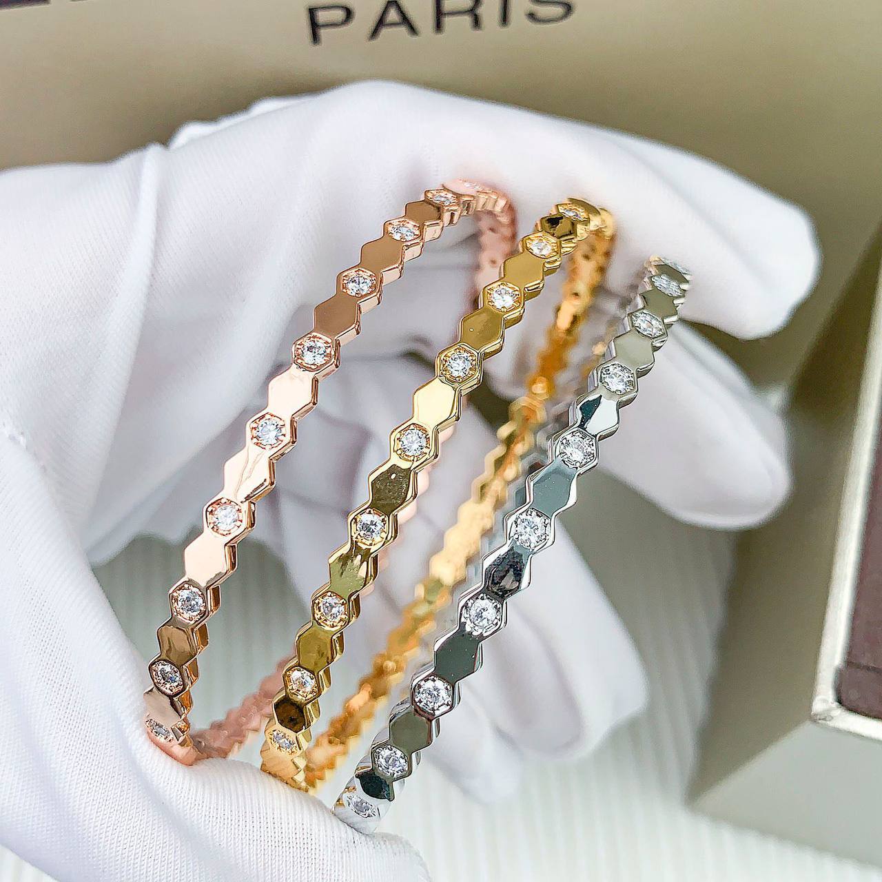 CHAUMET 🦋*
Bangle 💥
Master quality 💯
With black boxes 📦 
55 dhs🇦🇪🇦🇪

With master box 🗃️ 
120 dhs🇦🇪🇦🇪

Zain216
♥️♥️♥️