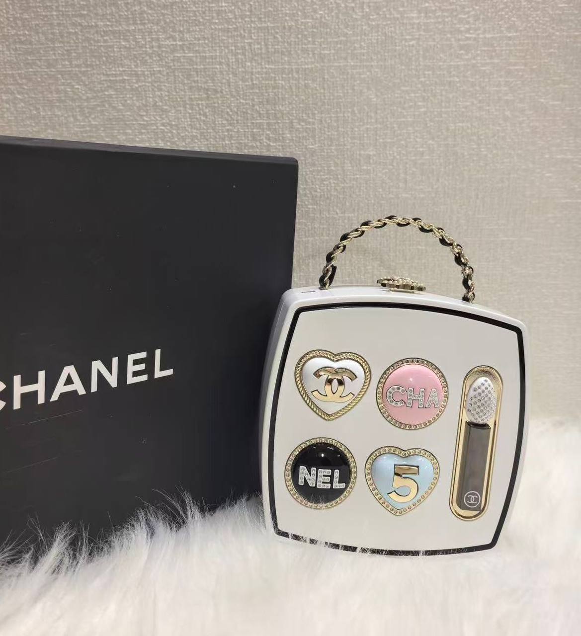 CHANEL

 COPY ONE 

WITH BOX 
🎁🎁🎁

220 dhs✅

Zain39
♥️♥️♥️