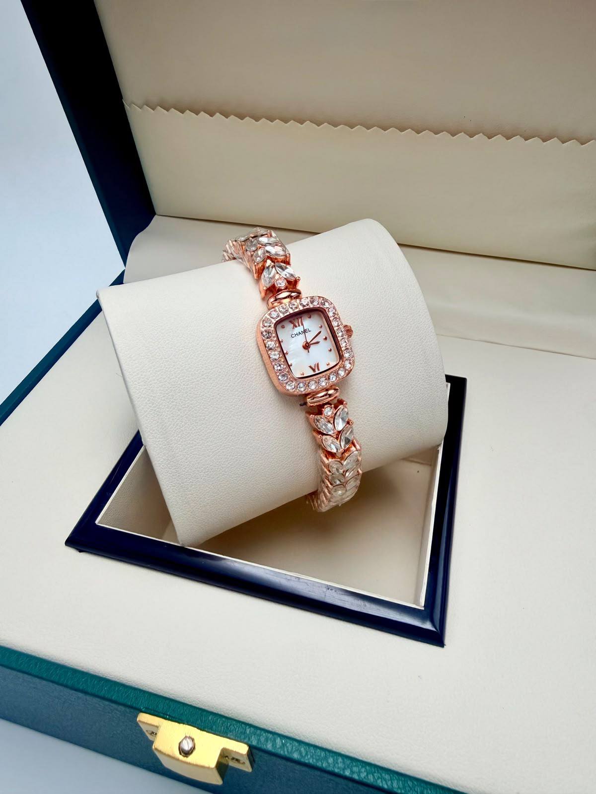 Vca
Even
Rolex
Gucci
Chanel

55 dhs

Zain45
♥️♥️♥️