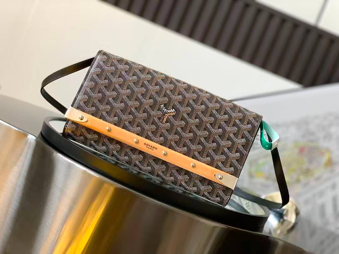 Goyard

240 dhs

Zain134
♥️♥️♥️