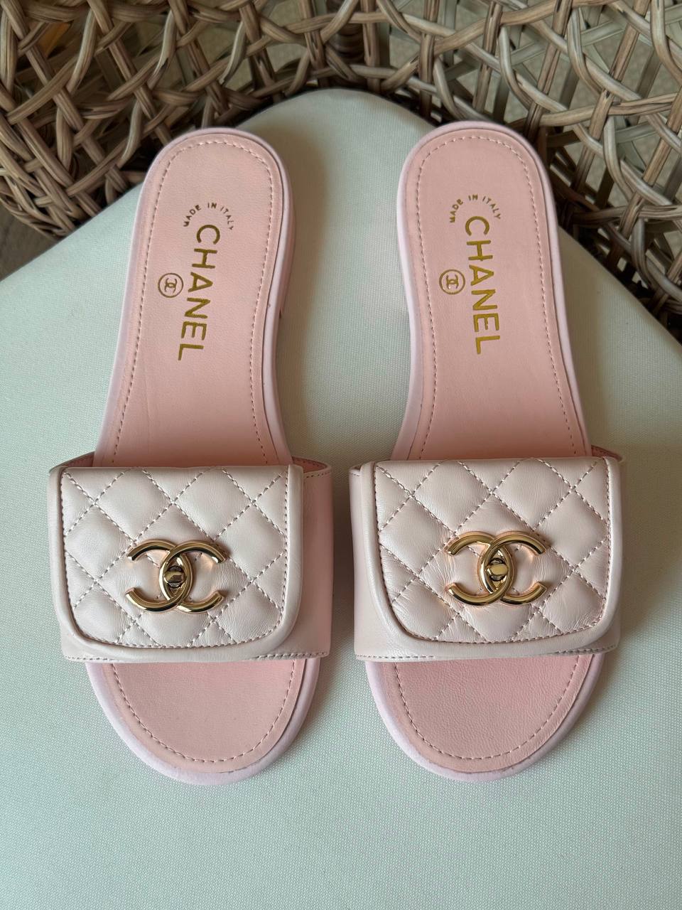 CHANEL 
✨ Collection
👠 36–41
💎 Premium Quality
🔥 Super Master
450 dhs🇦🇪🇦🇪

Zain198
♥️♥️♥️