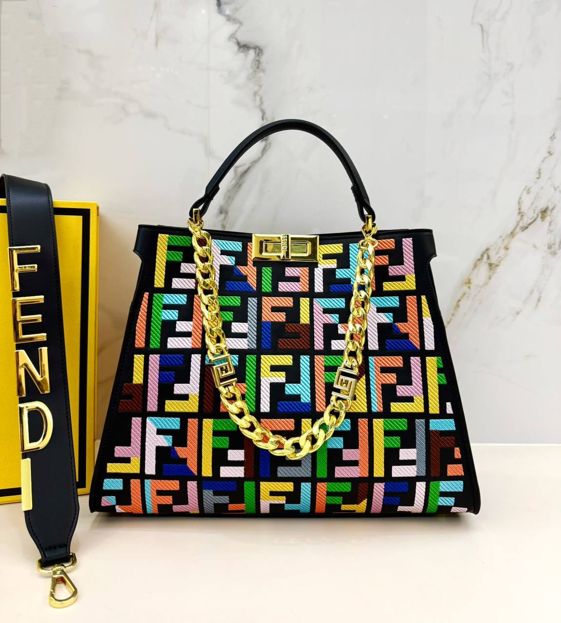 FENDI 
COPY ONE NEW CAME 
170 dhs💓

Zain39
♥️♥️♥️