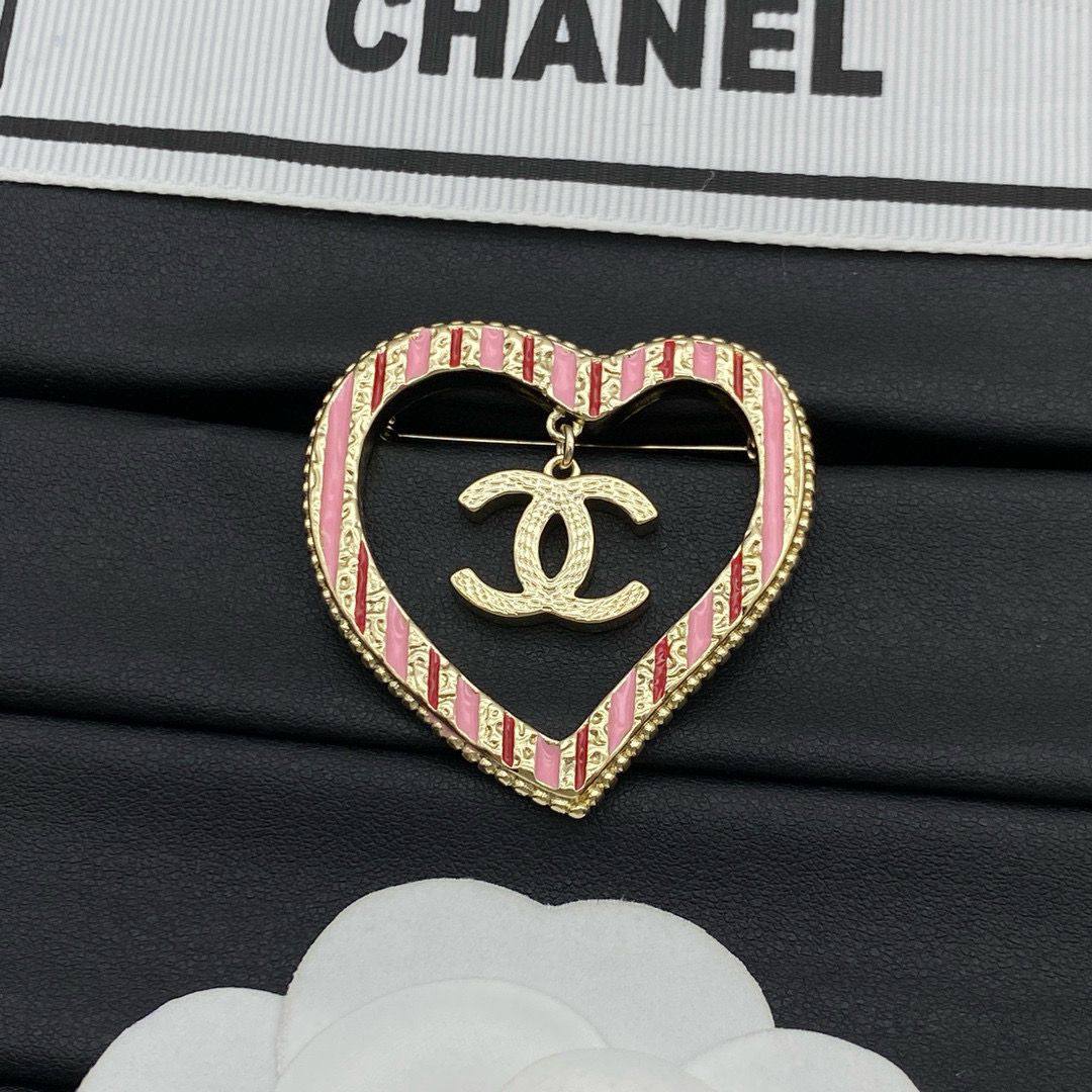 CHANEL BROOCH

MASTER ✨💫

75 DHS🇦🇪🇦🇪
 WITH BOX AND PAPER BAG🎁🛍️
Zain89
♥️♥️♥️