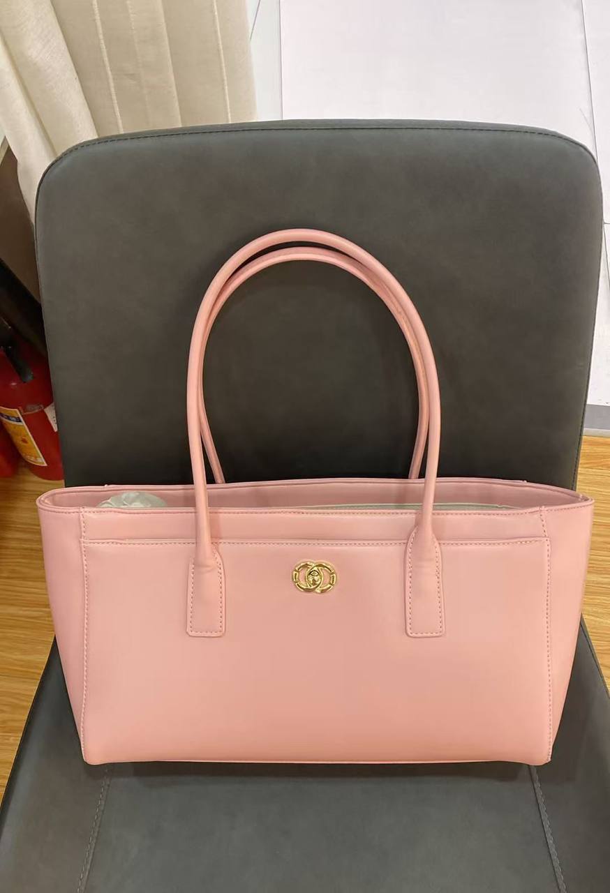 Chanel

140 dhs🇦🇪🇦🇪

Zain143
♥️♥️♥️