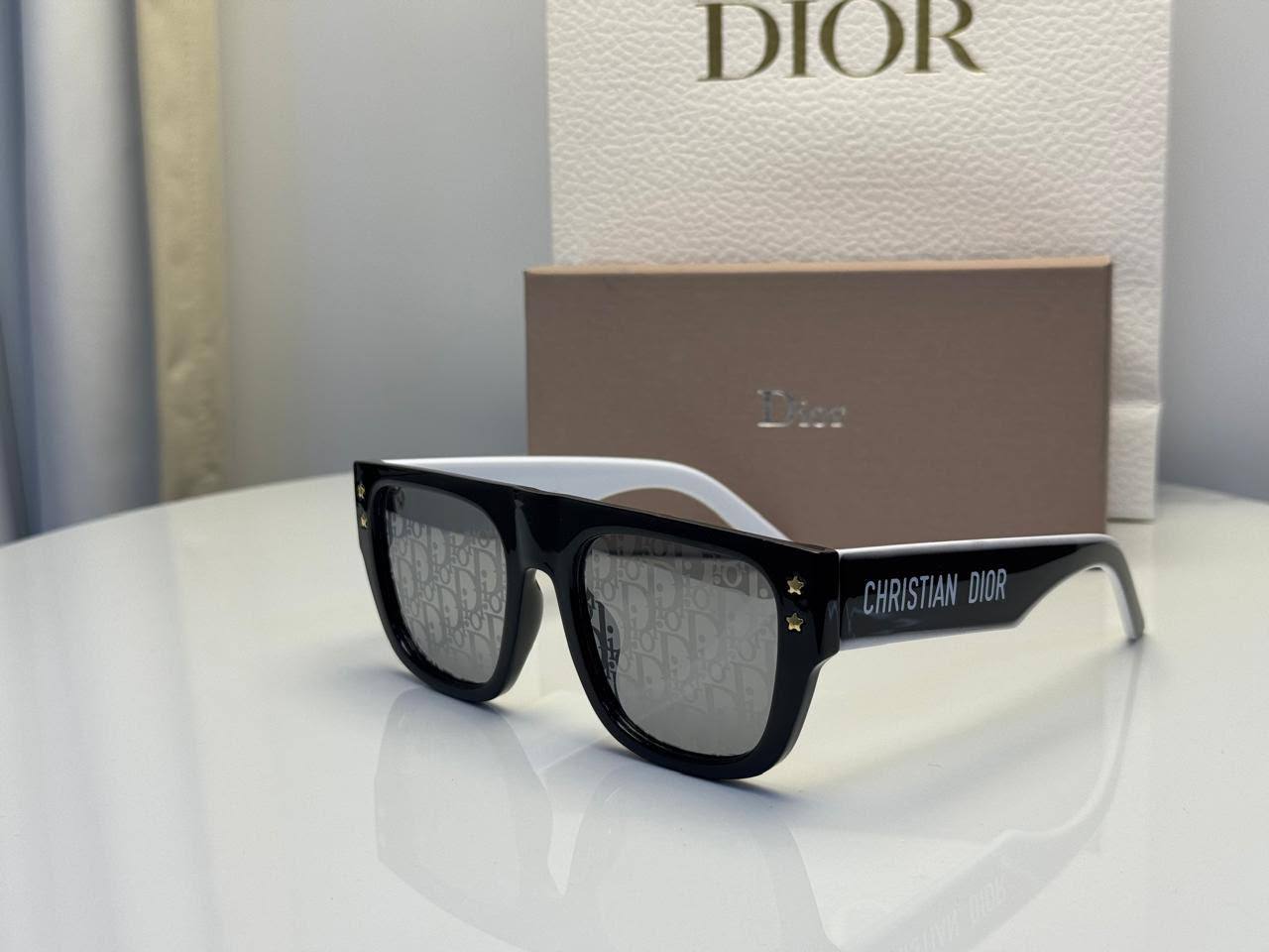 Sunglasses
65 dhs💓

Zain182
♥️♥️♥️