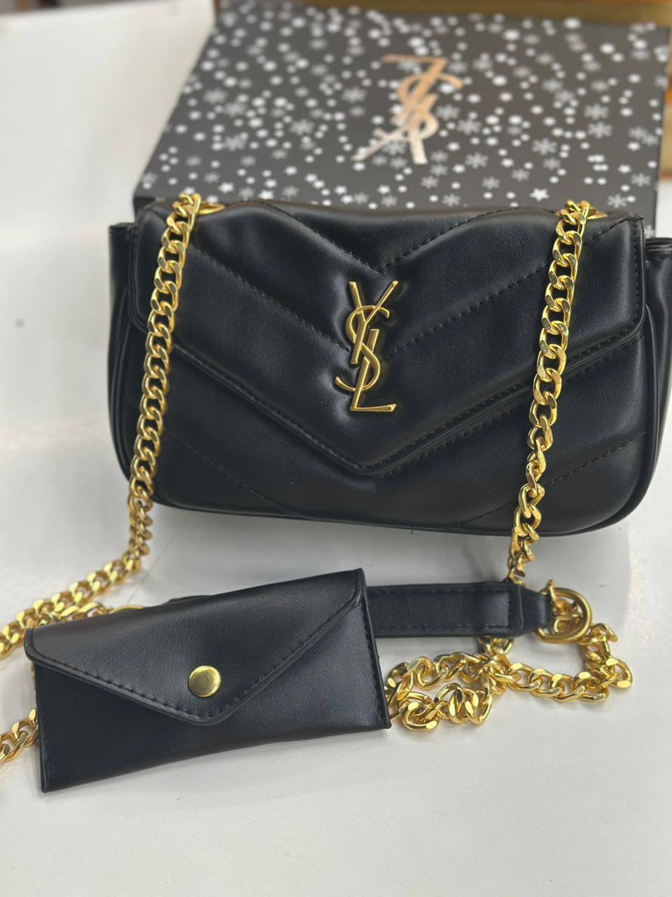 YSL
Good quality 
Size 21 cm
100 dhs🇦🇪🇦🇪
With box 📦

Zain70
♥️♥️♥️