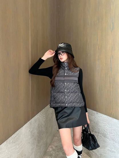 *New collections 💕💕
280 dhs🪙🌺
*good  quality  
*Sizes:S M L 
*AVAILABL

Zain231
♥️♥️♥️