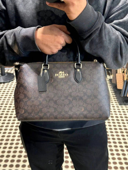 Coach
115 dhs✅
Good quality

Zain35
♥️♥️♥️