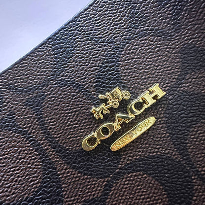 Coach 
good quality 
with box 
120 dhs✅

Zain295
♥️♥️♥️